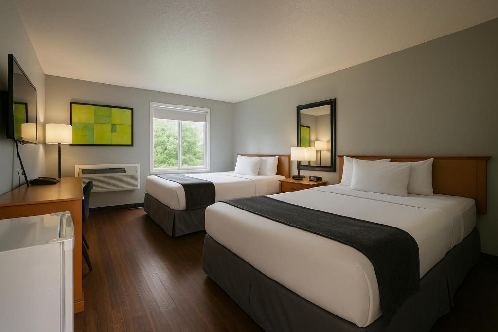 guestoom with two queen beds